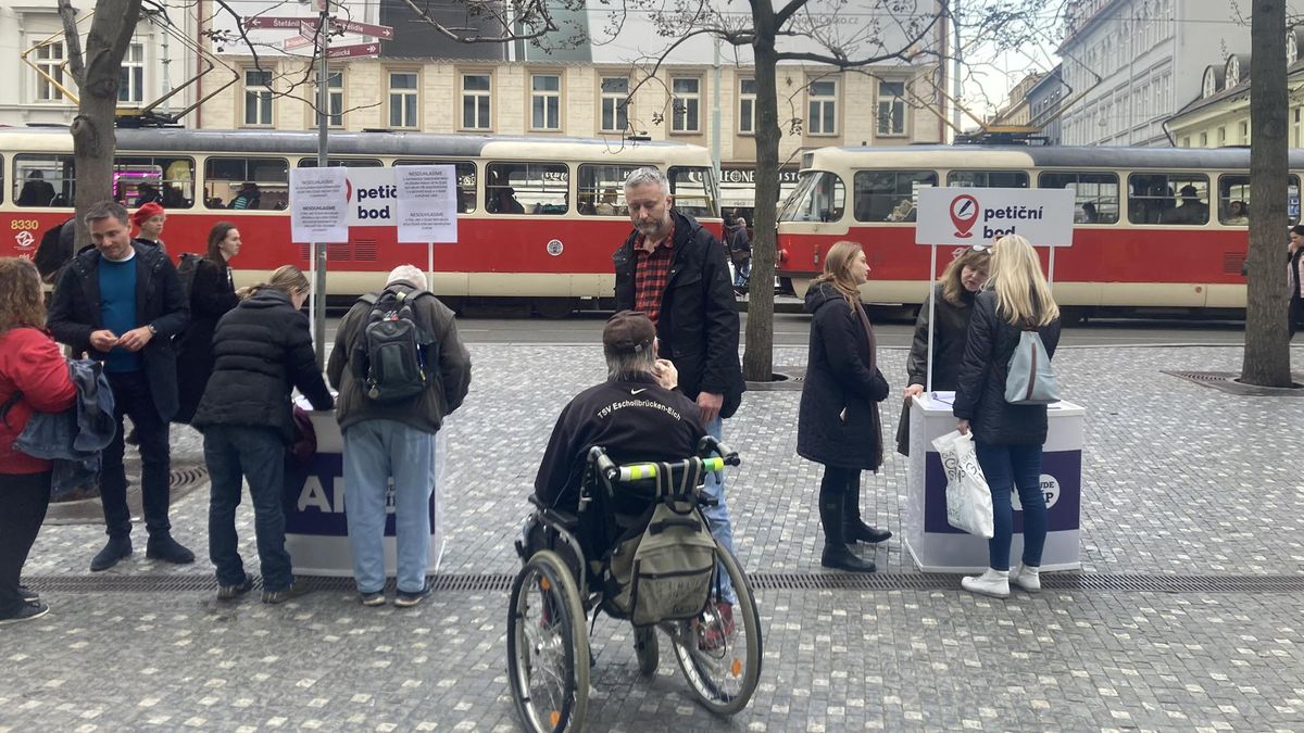 ANO mobilizuje Čechy peticemi, prý to není kampaň. Úřad to vidí jinak